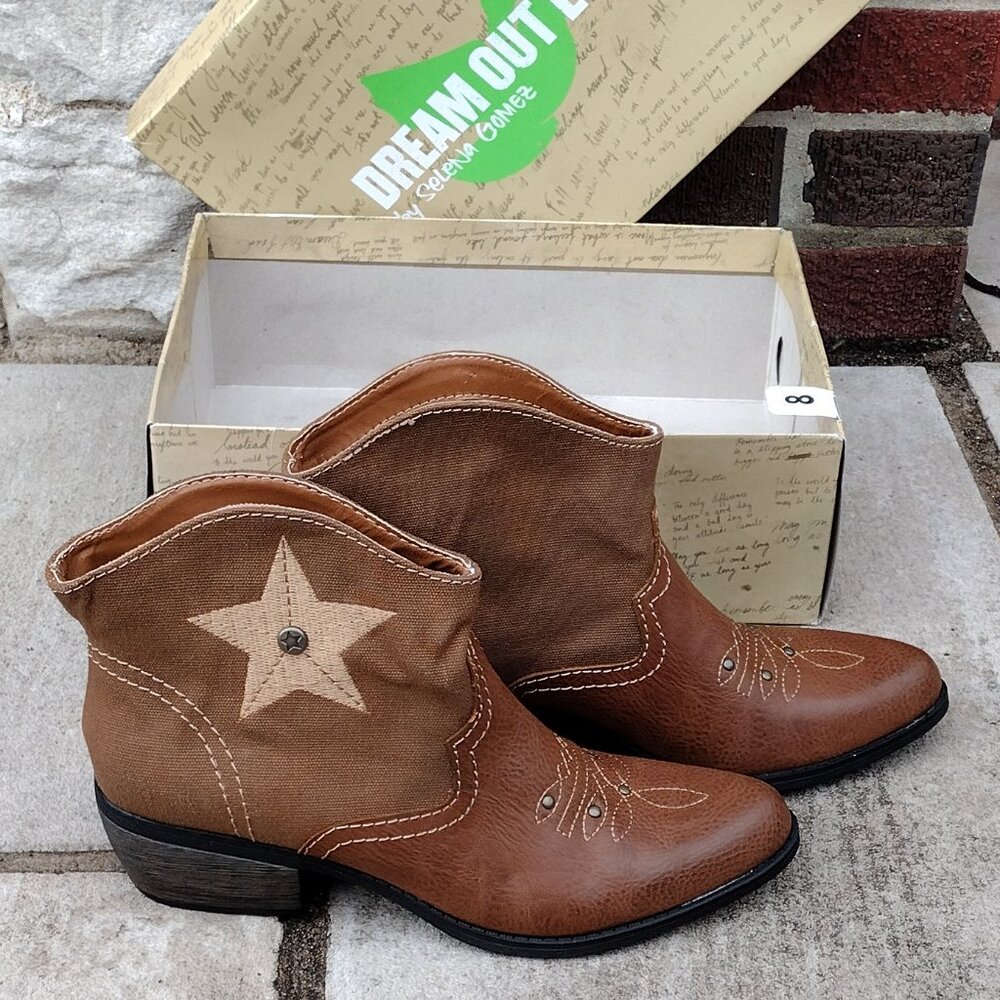 NWT Dream Out Loud Western Ankle Boots with Studs, Embroidery, size 8